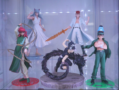 100 figurines dans des vitrines Detolf